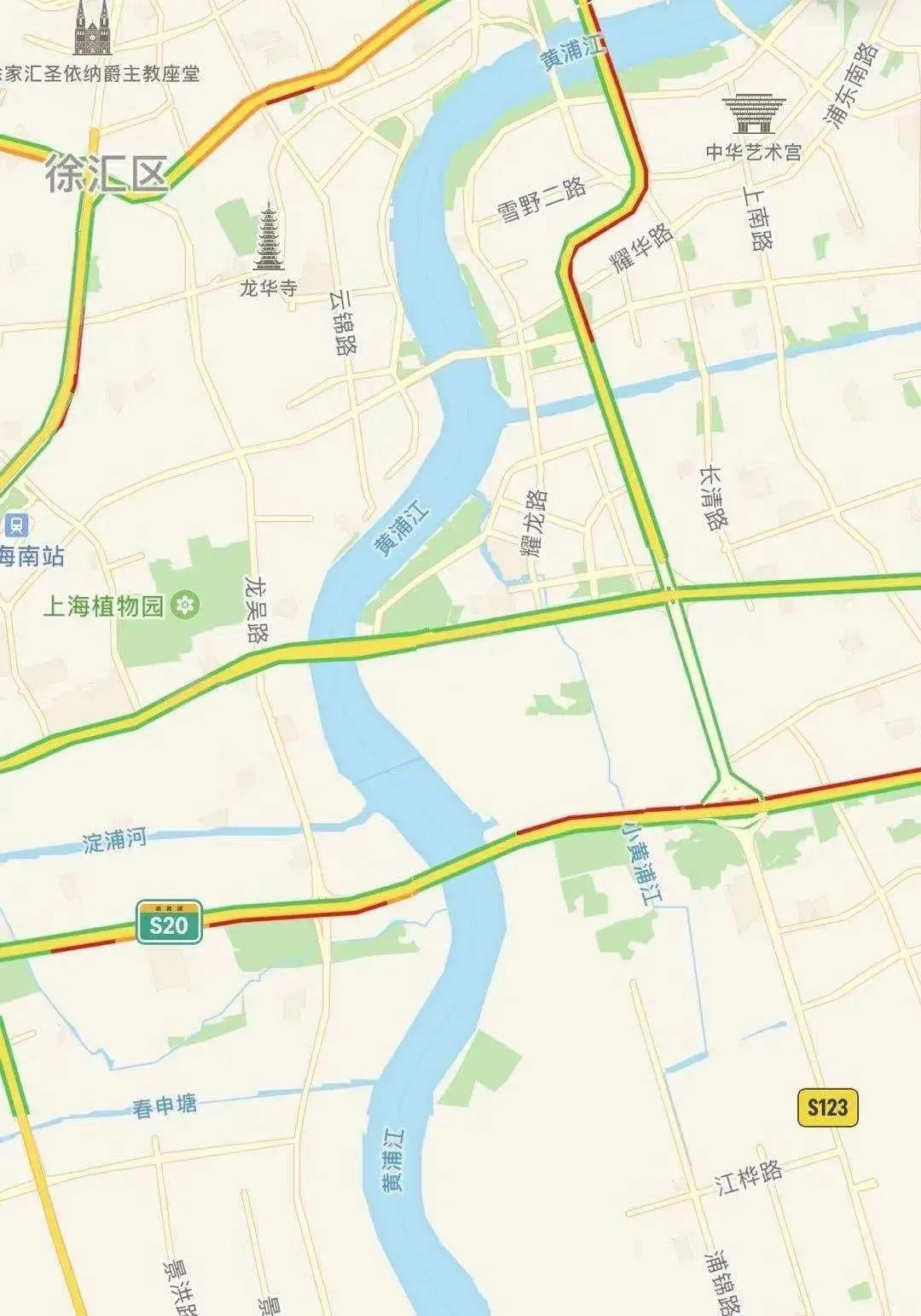 突發(fā)！徐匯濱江段, 又又又有貨船撞岸了! 一頭沖來(lái)!... 護(hù)欄變形, 船舷受損