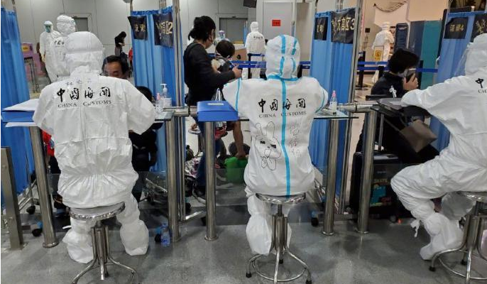 立即熔斷！深圳一入境航班32人陽性，海關(guān)人員被感染！同源為印度變種病毒！ 