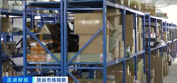 央視：價(jià)格刷新高！貨主不看價(jià)先下單再說(shuō)！空運(yùn)、海運(yùn)“一艙難求”！怎么回事？