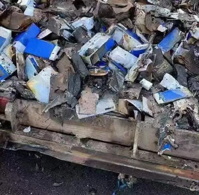 重大突發(fā)！香港機(jī)場貨物裝機(jī)前起火，兩家貨代被禁運(yùn)！一艘滿載中國貨物的箱船突發(fā)起火！