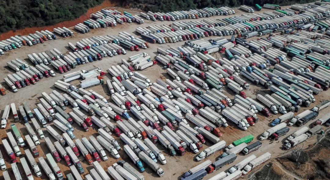大擁堵！約5000集裝箱貨車積壓滯留在中越邊境口岸！