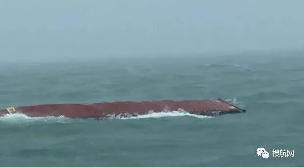 突發(fā)！又一艘船遭遇風(fēng)暴，18個集裝箱落水！
