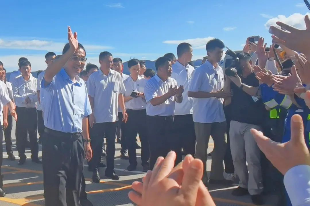 李克強(qiáng)考察鹽田港:打造更高水平國(guó)際集裝箱干線港