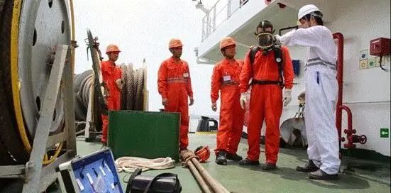韓國(guó)港口一貨輪深夜爆炸，中國(guó)籍船長(zhǎng)不幸身亡