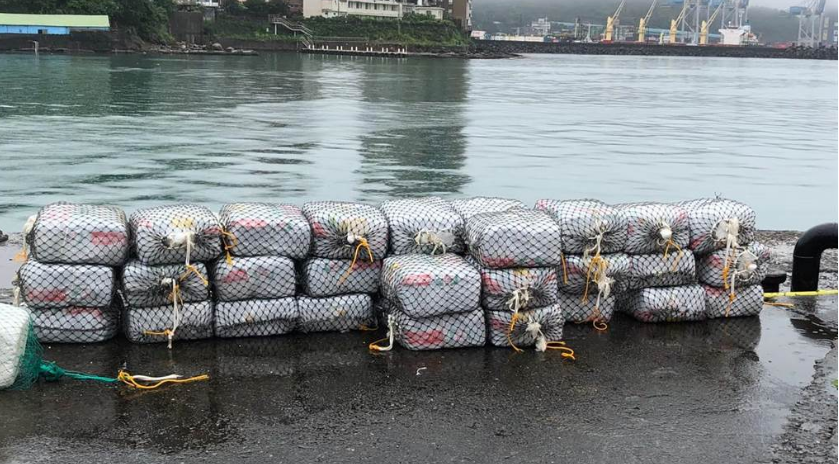 船長、船東遭逮捕！為躲檢查 將2.9億元毒品扔下海...