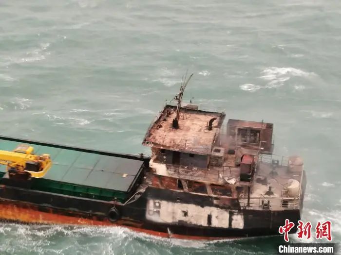 東海海域一船舶失火！7名船員被困！