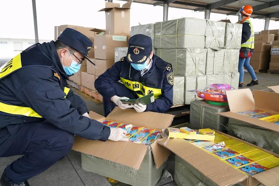 萬一爆炸的咋整？又是瞞報偽報！海關(guān)查獲“不定時炸彈”25噸