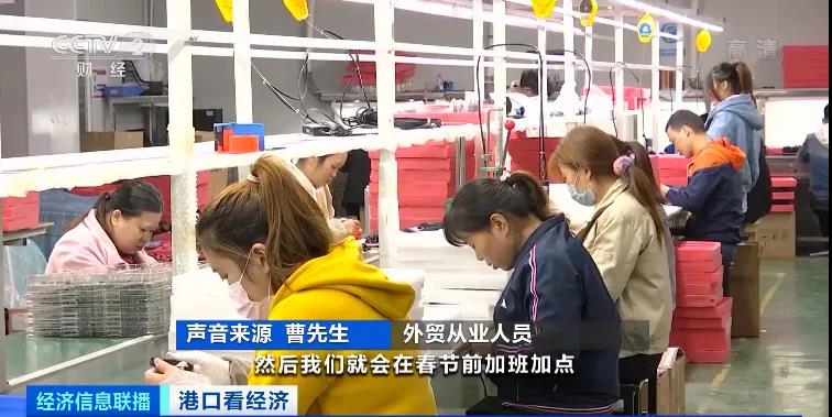 央視實(shí)地探訪上海深圳港口爆倉情況：貨物積壓太嚴(yán)重，貨柜車一度擁堵超17公里！