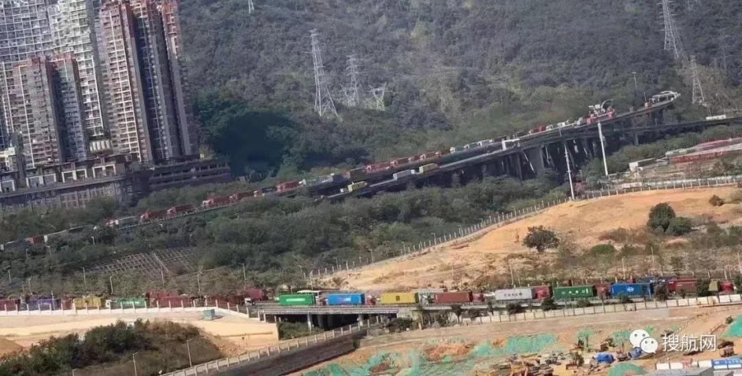 節(jié)前出貨高峰！鹽田碼頭擁堵嚴(yán)重！重柜大量積壓！拖車進(jìn)港通道采取交通管制…
