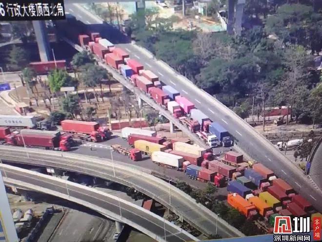 節(jié)前出貨高峰！鹽田碼頭擁堵嚴(yán)重！重柜大量積壓！拖車進(jìn)港通道采取交通管制…