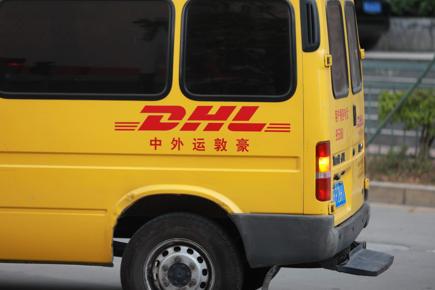 DHL完成國內(nèi)首次插電集裝箱藥品空運出口運輸